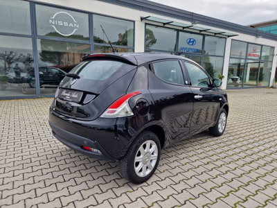 Lancia Ypsilon 0.9 TwinAir 85 CV 5 porte Metano Ecochic Silver (5)
