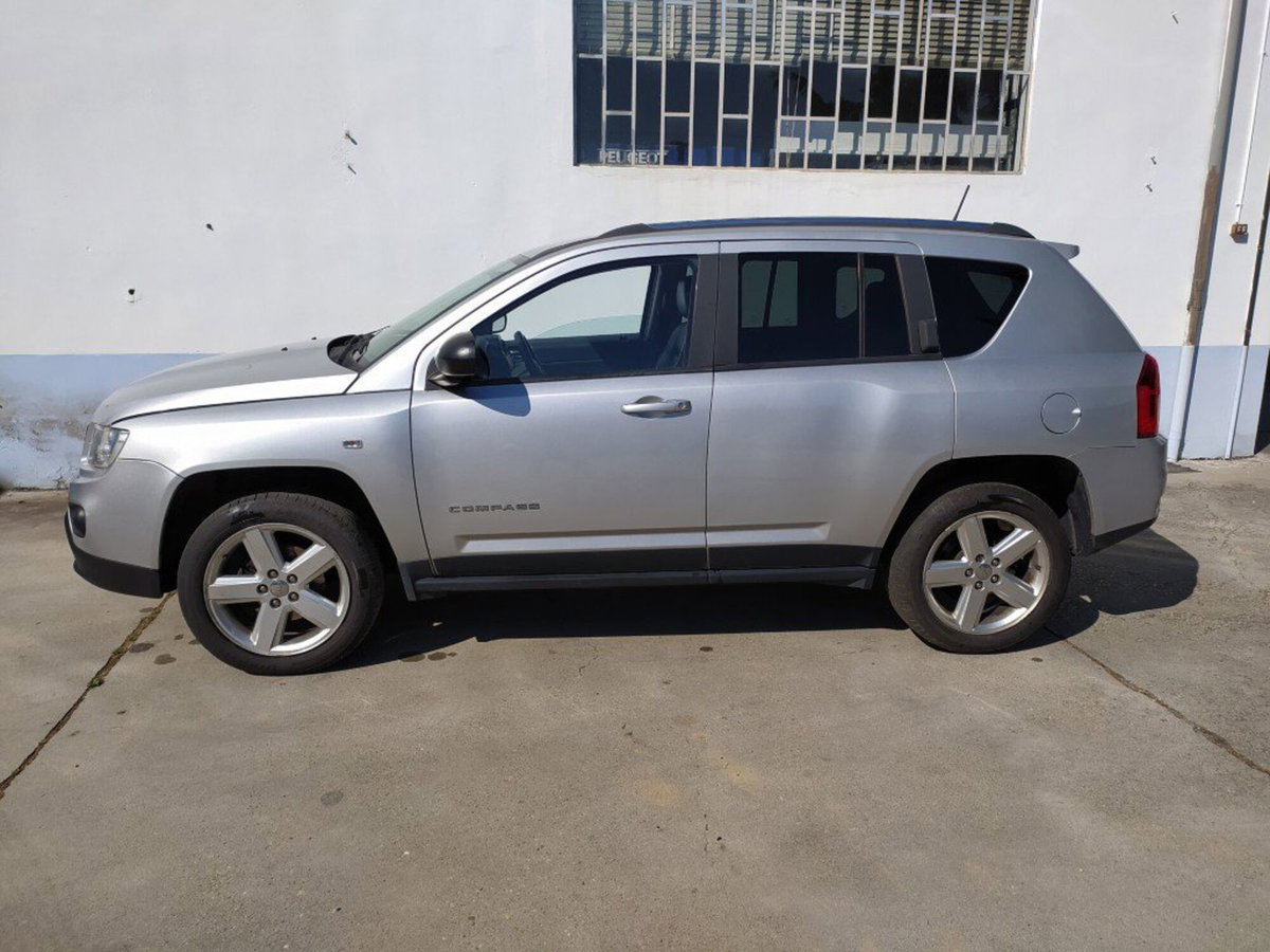 Jeep Compass 2.2 CRD Limited (3)