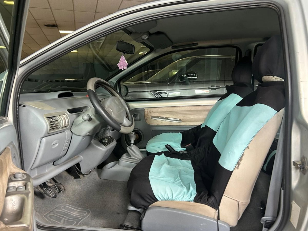 Renault Twingo 1.2i cat Kenzo (6)