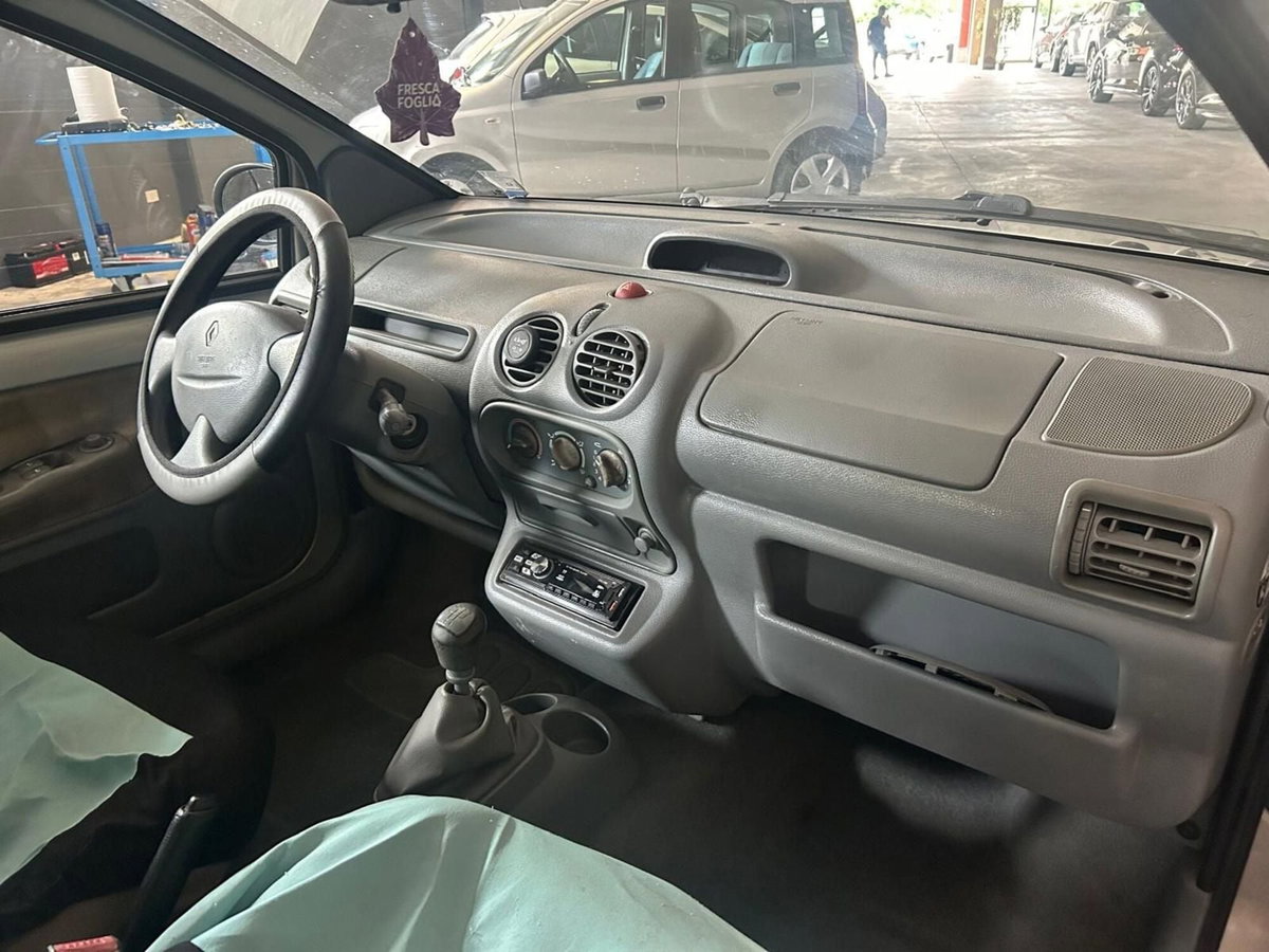 Renault Twingo 1.2i cat Kenzo (8)