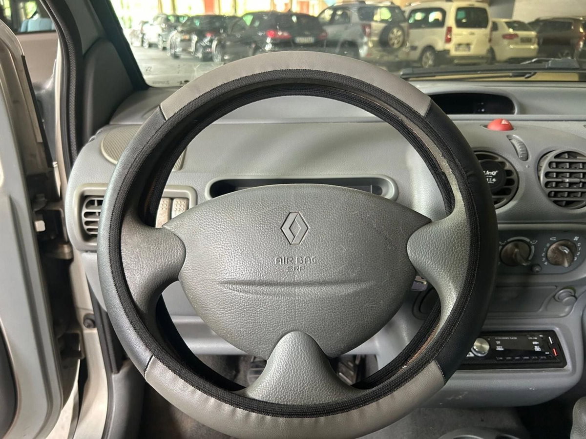 Renault Twingo 1.2i cat Kenzo (9)