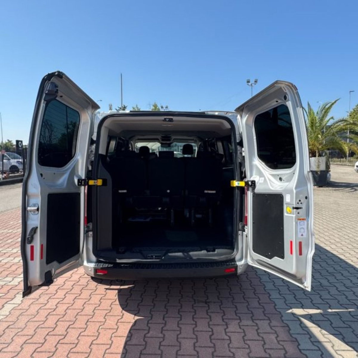 Ford Transit Custom Furgone 320 2.0 TDCi 130 PL Combi Trend (16)