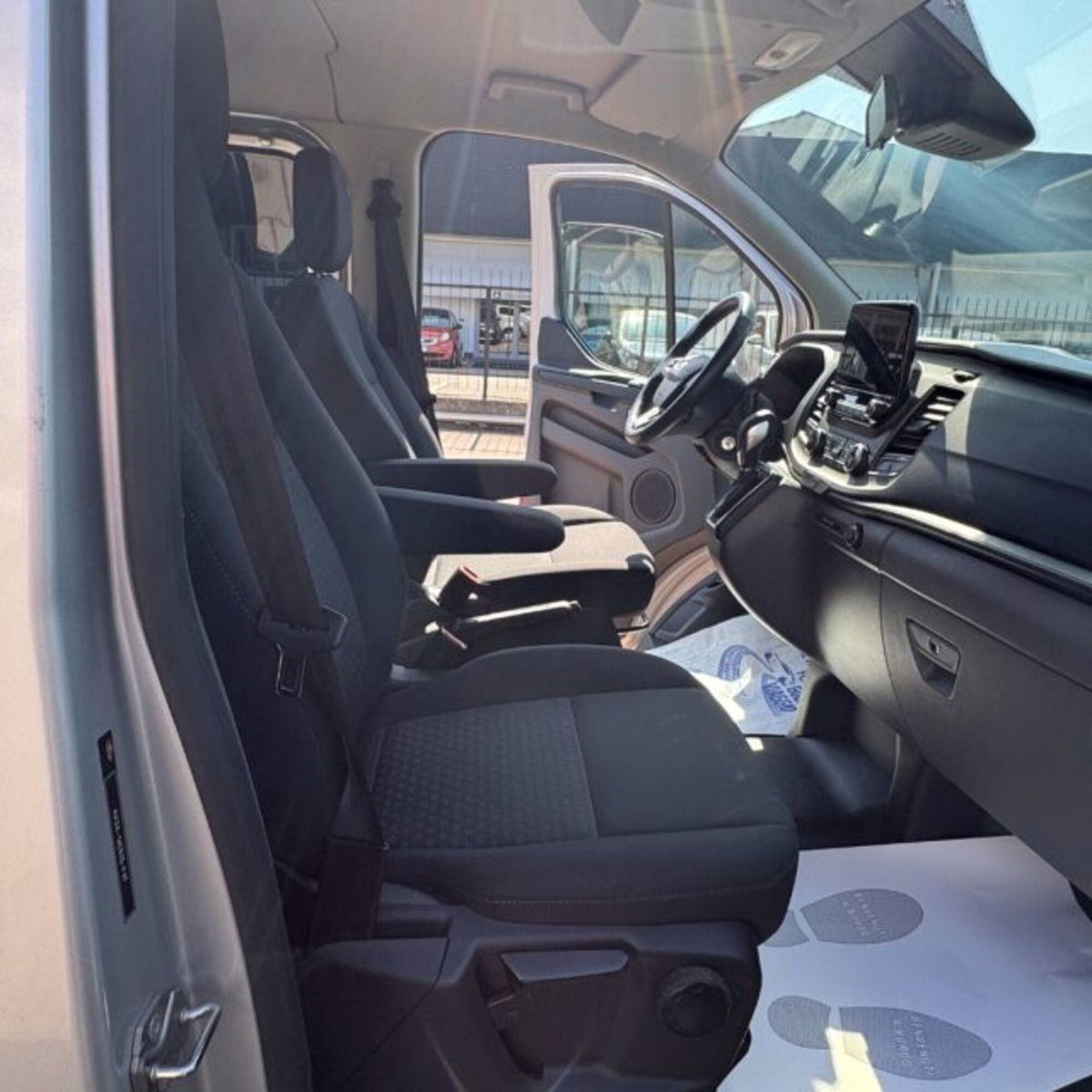 Ford Transit Custom Furgone 320 2.0 TDCi 130 PL Combi Trend (20)