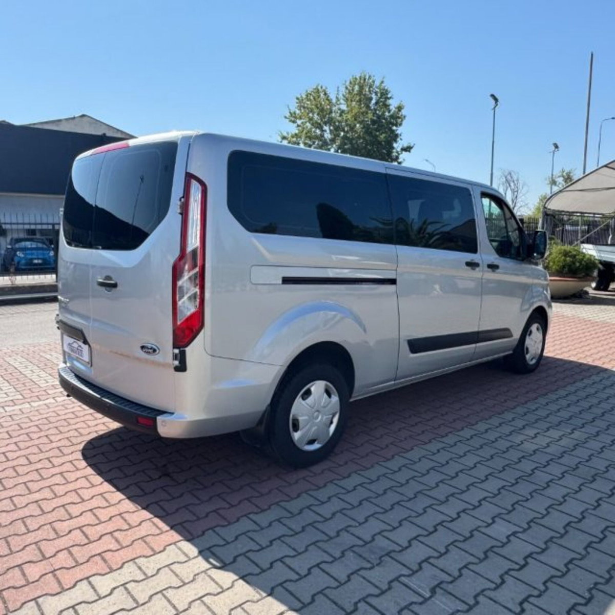 Ford Transit Custom Furgone 320 2.0 TDCi 130 PL Combi Trend (8)