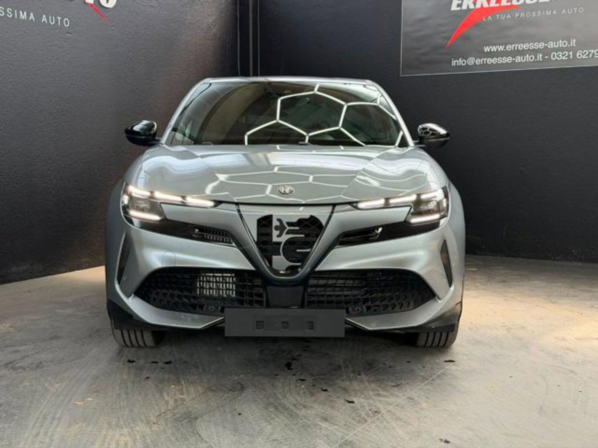 Alfa Romeo Junior 1.2 ibrida Q4 Intensa 145cv edct6 (2)