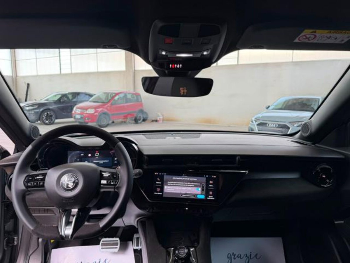 Alfa Romeo Junior 1.2 ibrida Q4 Intensa 145cv edct6 (8)