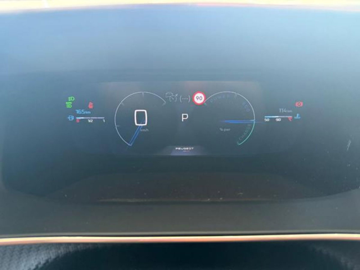 Peugeot 2008 50 kWh GT (11)