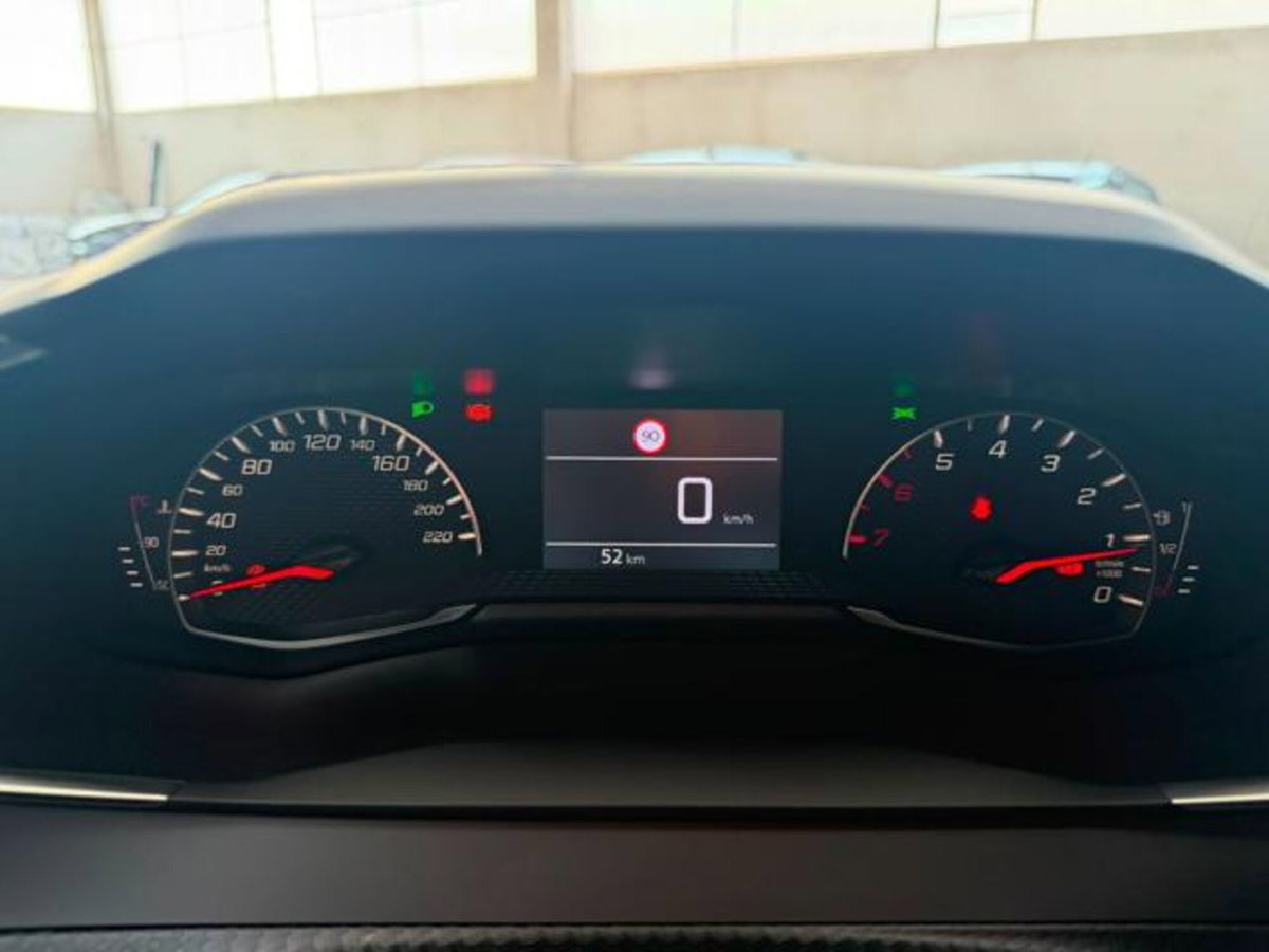 Peugeot 2008 1.2 puretech Style s&s 100cv (10)