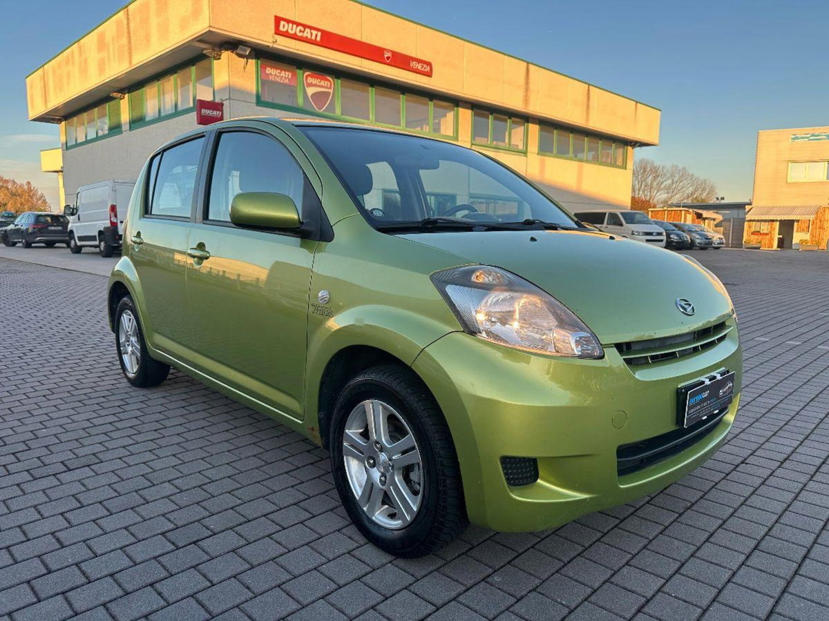 Daihatsu Sirion 1.3i 16V cat 4WD CX (4)