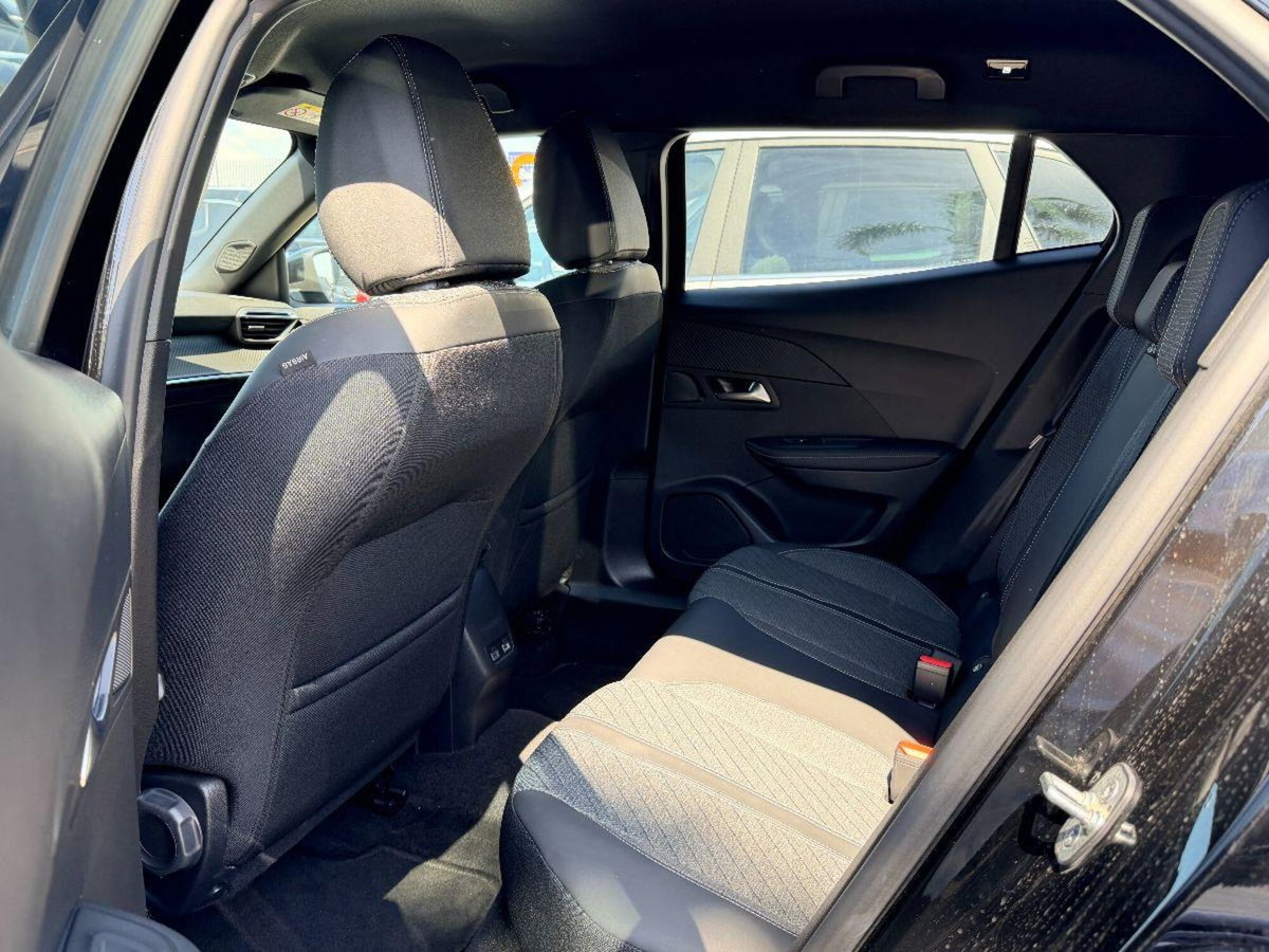 Peugeot 2008 1.2 hybrid Allure 145cv e-dcs6 (13)