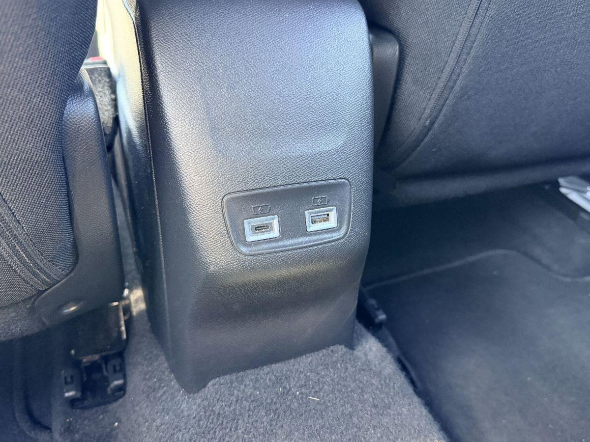 Peugeot 2008 1.2 hybrid Allure 145cv e-dcs6 (17)