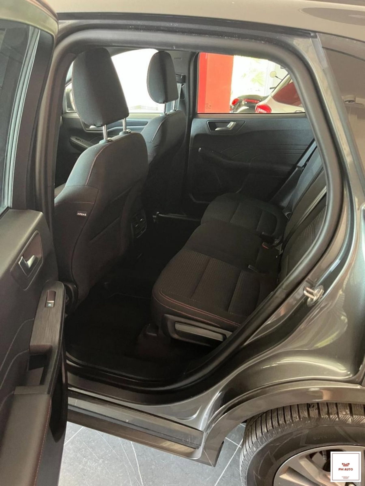 Ford Kuga 1.5 TDCI 120 CV S&S 2WD ST-Line (9)