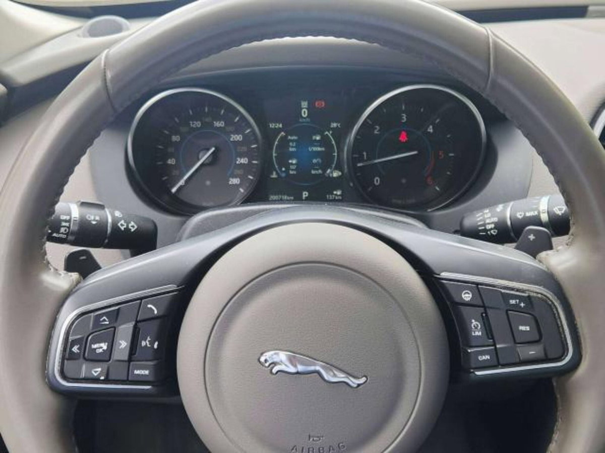 Jaguar XE 2.0 D Turbo 180 CV AWD aut. Prestige (4)
