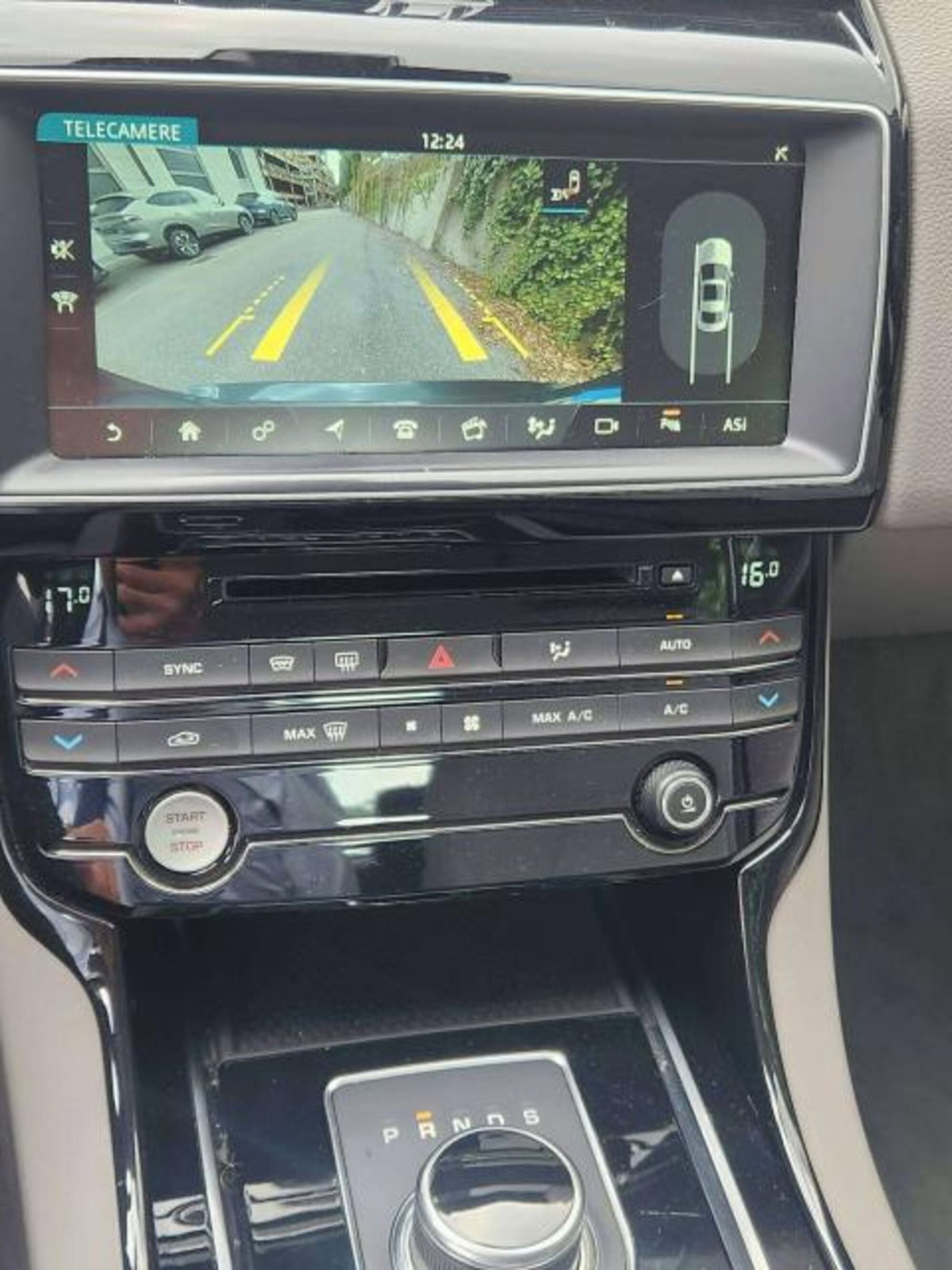 Jaguar XE 2.0 D Turbo 180 CV AWD aut. Prestige (6)