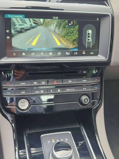 Jaguar XE 2.0 D Turbo 180 CV AWD aut. Prestige (6)