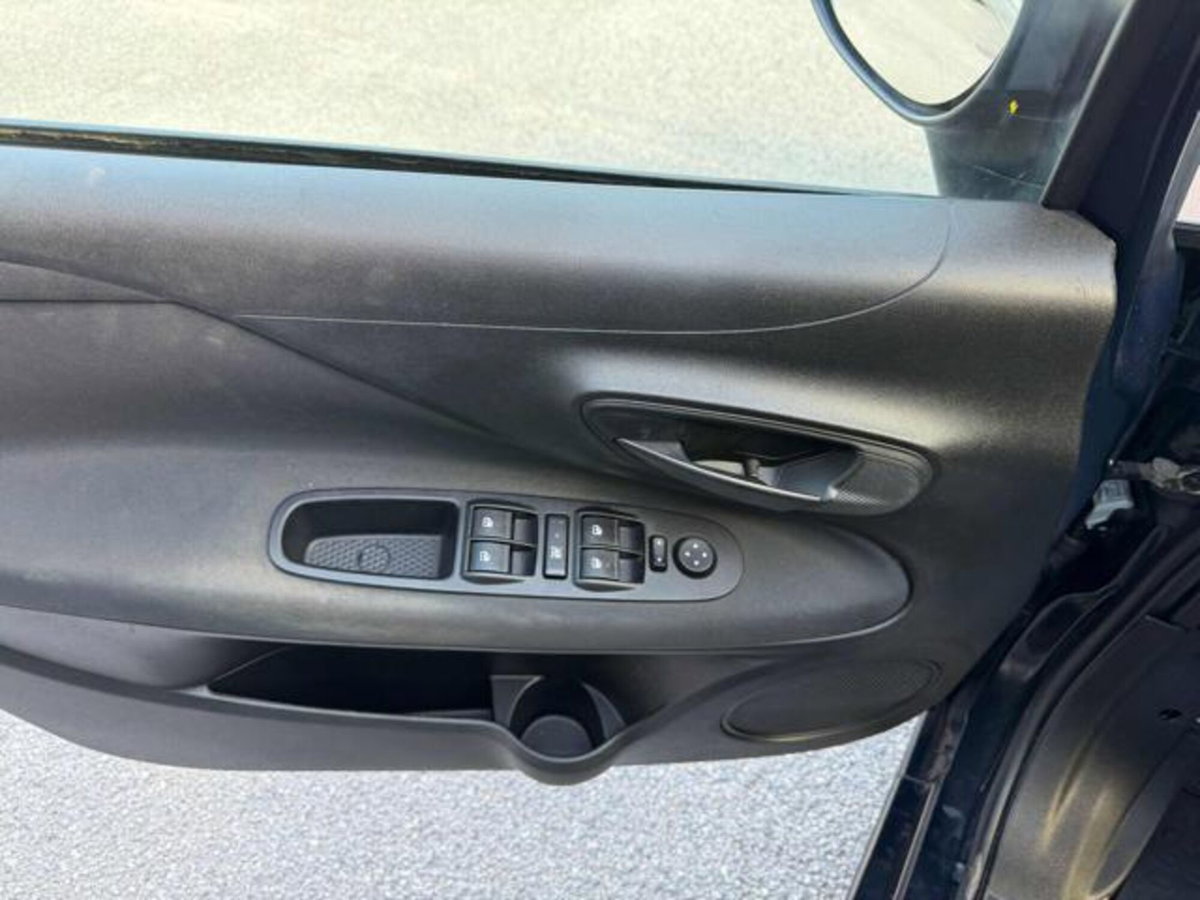 Fiat Punto 1.3 MJT II S&S 95 CV 5 porte Street (18)