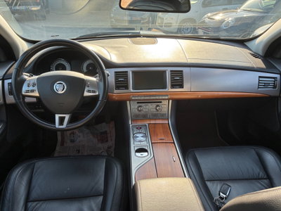 Jaguar XF 2.7D V6 Premium Luxury (13)