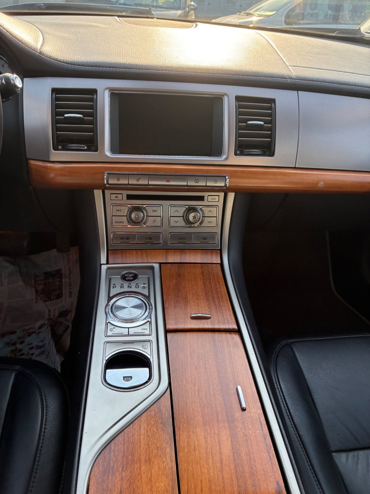 Jaguar XF 2.7D V6 Premium Luxury (15)