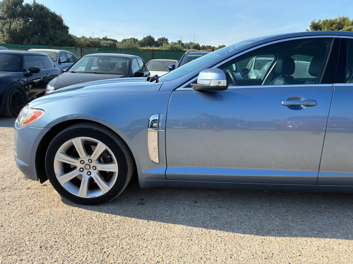 Jaguar XF 2.7D V6 Premium Luxury (6)