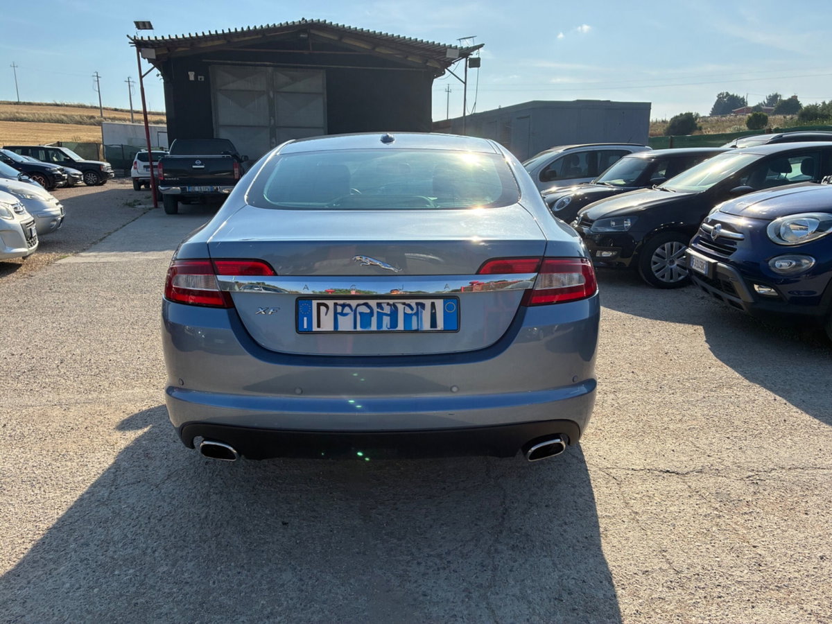 Jaguar XF 2.7D V6 Premium Luxury (7)