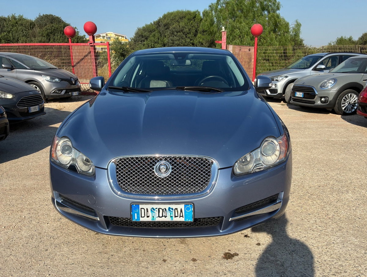 Jaguar XF 2.7D V6 Premium Luxury (8)