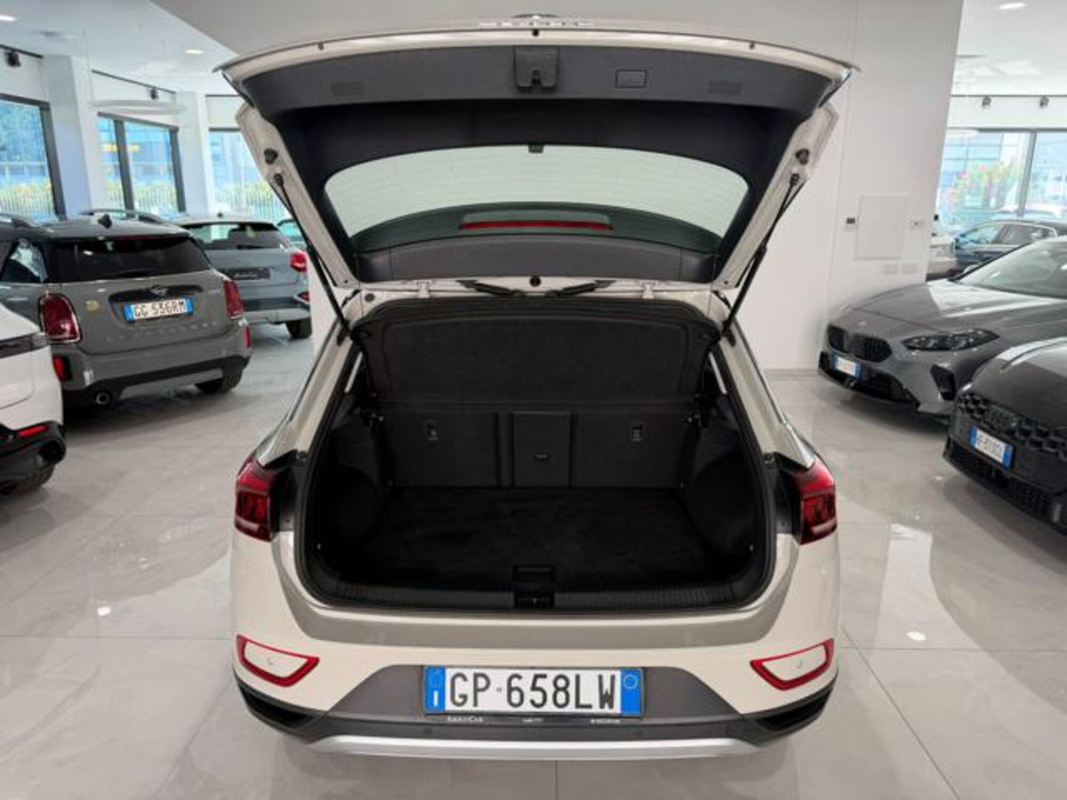 Volkswagen T-Roc 1.5 tsi Life dsg (17)