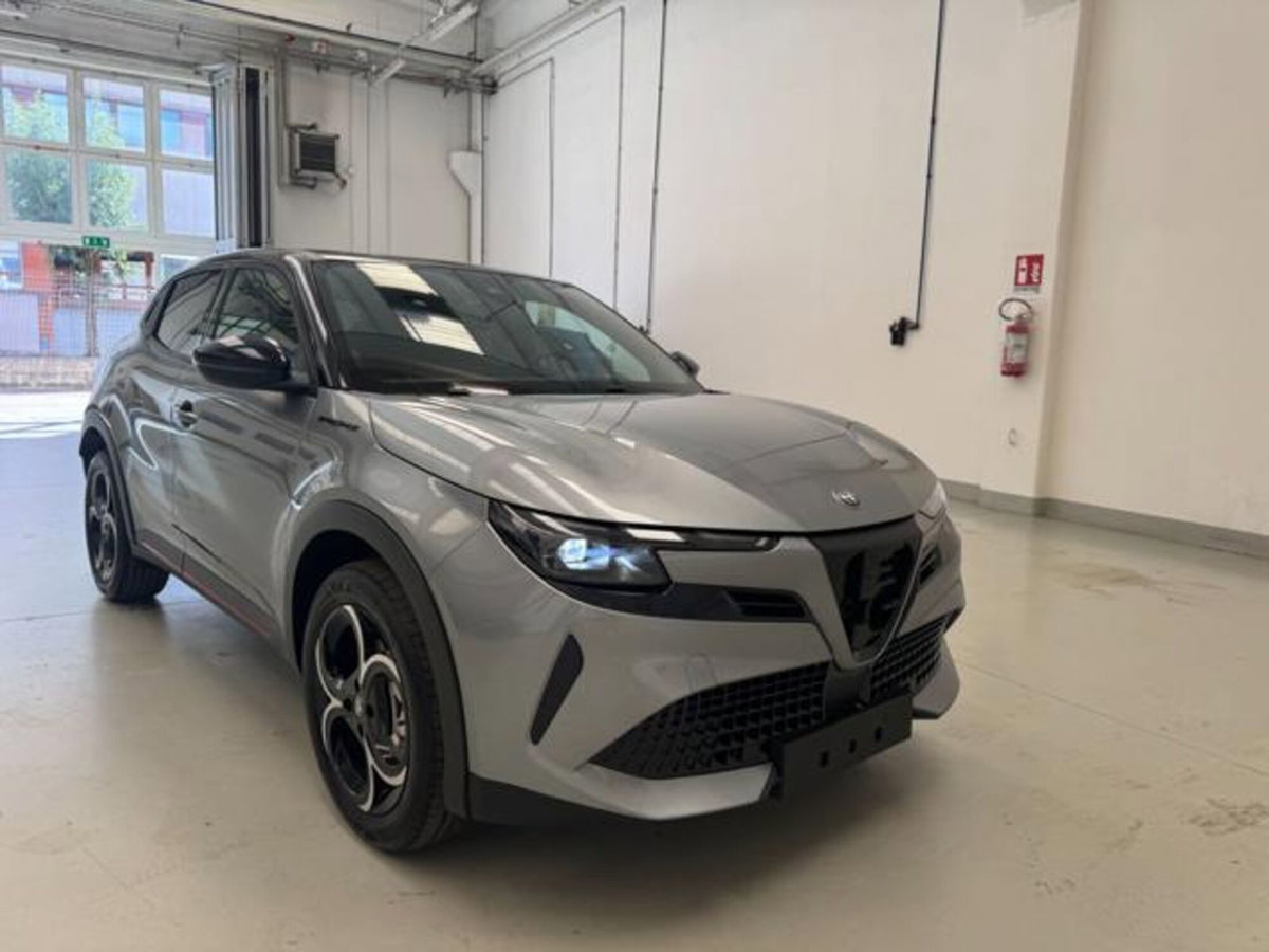 Alfa Romeo Junior 1.2 ibrida Sport Speciale 145cv edct6 (3)