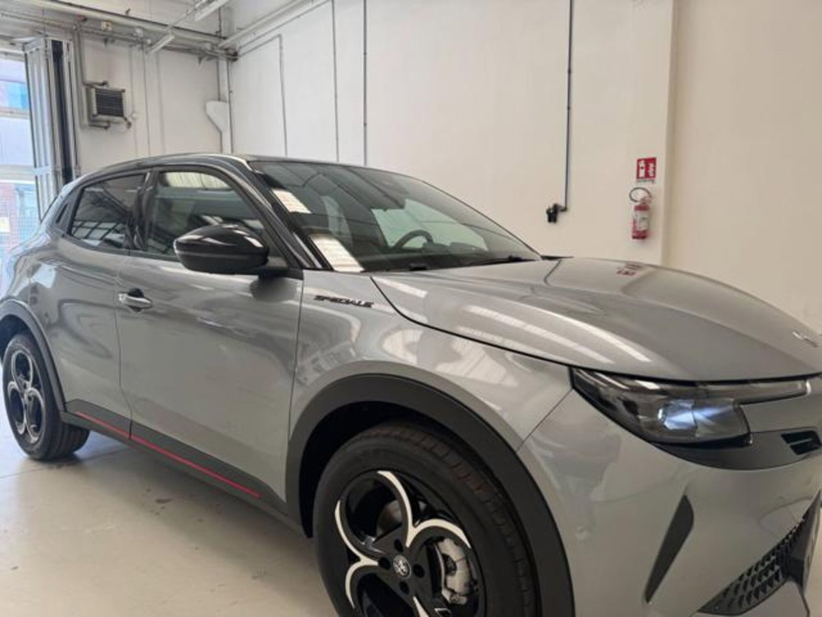 Alfa Romeo Junior 1.2 ibrida Sport Speciale 145cv edct6 (4)