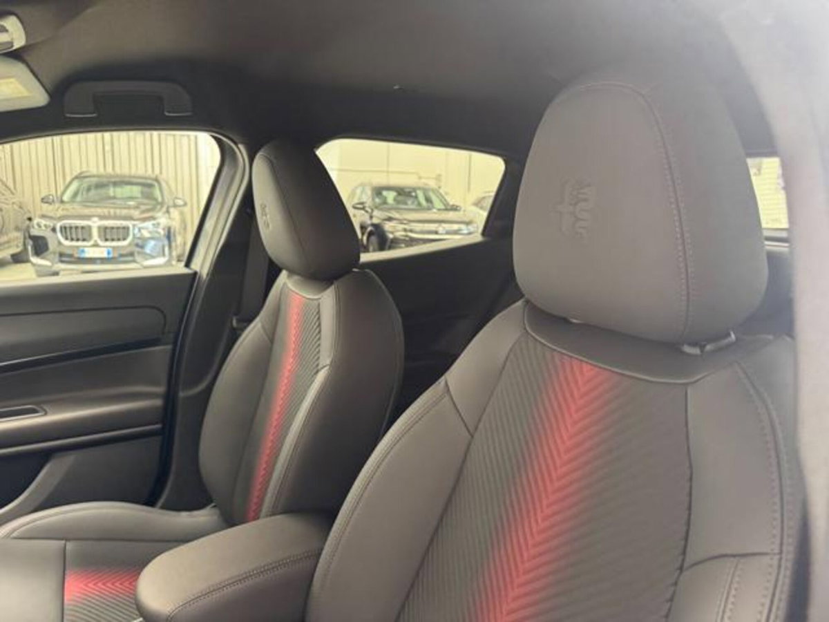 Alfa Romeo Junior 1.2 ibrida Sport Speciale 145cv edct6 (8)