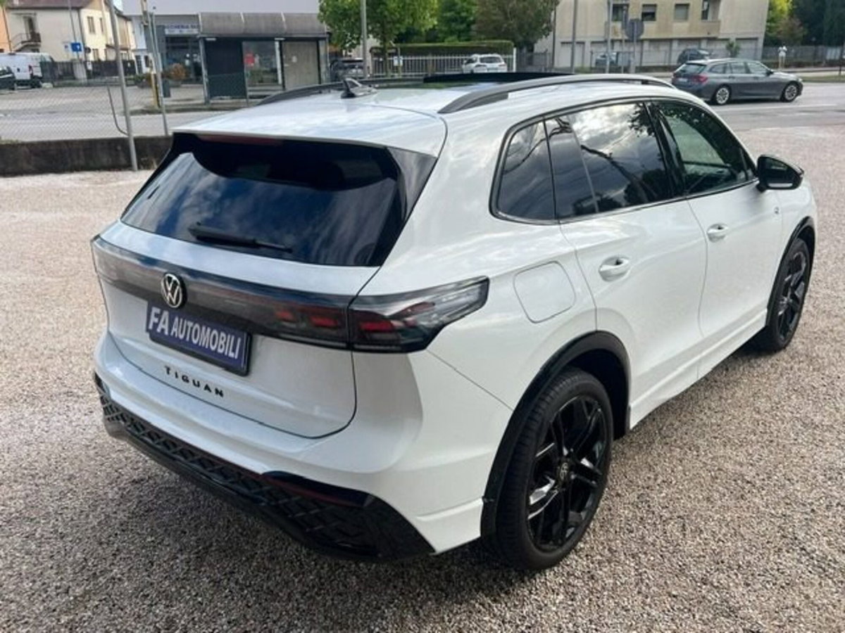 Volkswagen Tiguan 2.0 tdi R-Line 150cv dsg (13)