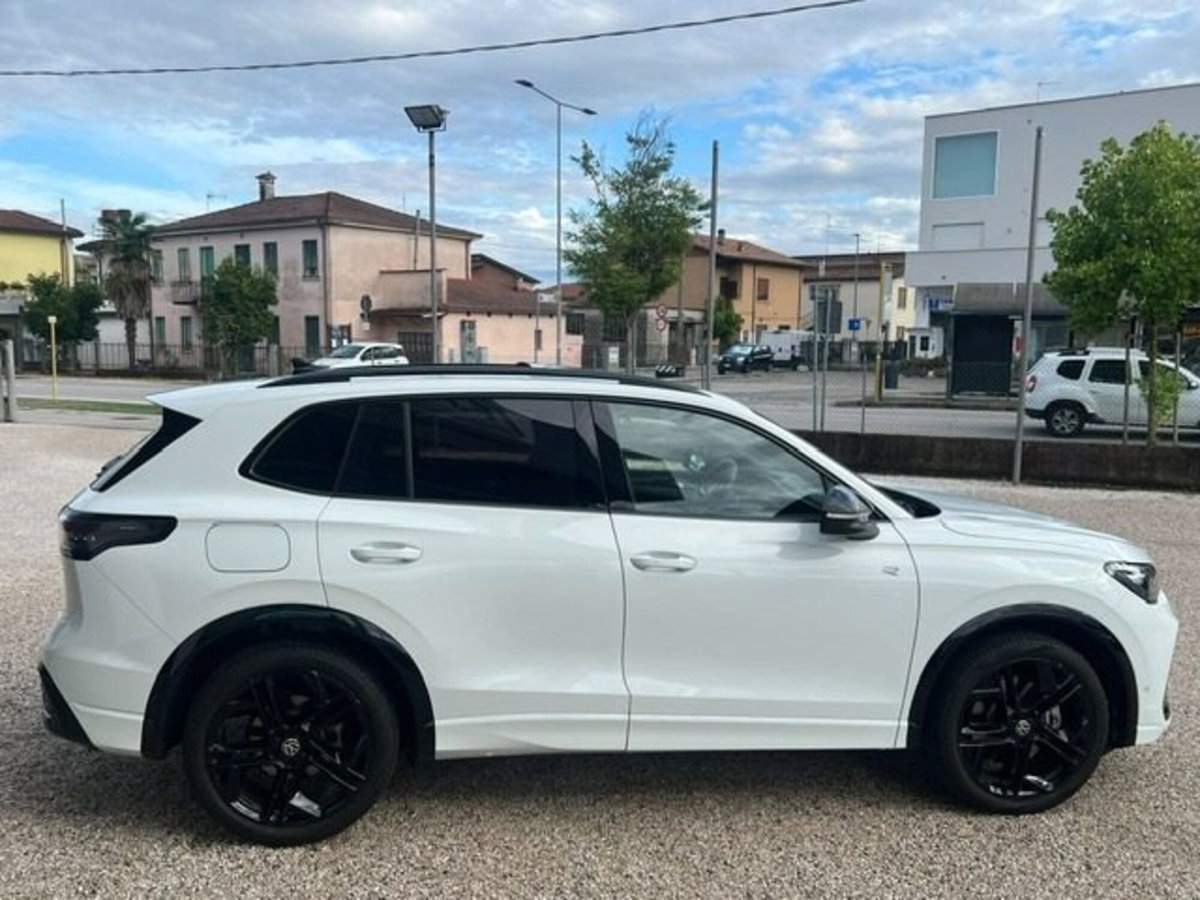 Volkswagen Tiguan 2.0 tdi R-Line 150cv dsg (14)