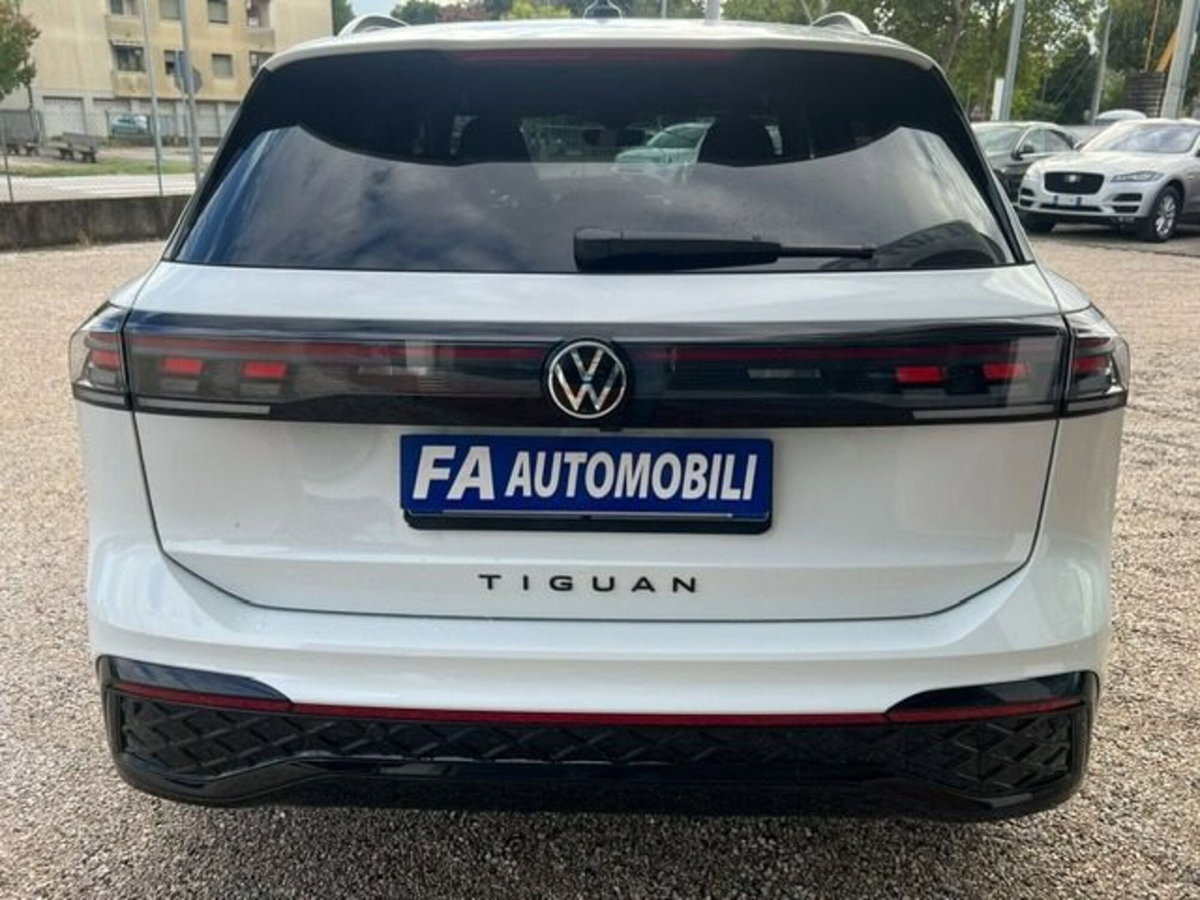 Volkswagen Tiguan 2.0 tdi R-Line 150cv dsg (15)