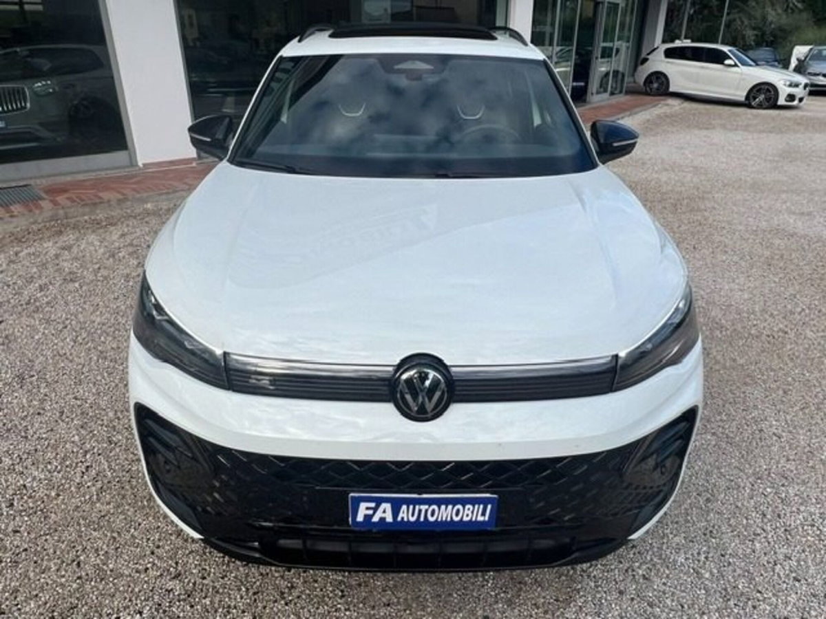 Volkswagen Tiguan 2.0 tdi R-Line 150cv dsg (3)
