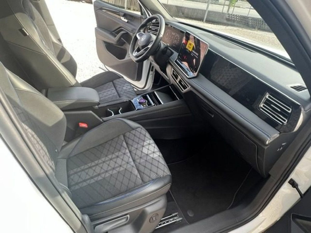 Volkswagen Tiguan 2.0 tdi R-Line 150cv dsg (8)