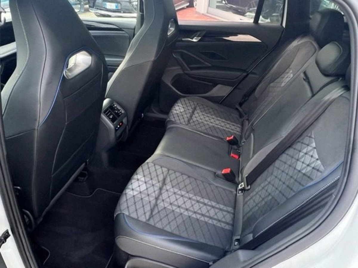 Volkswagen Tiguan 2.0 tdi R-Line 150cv dsg (9)