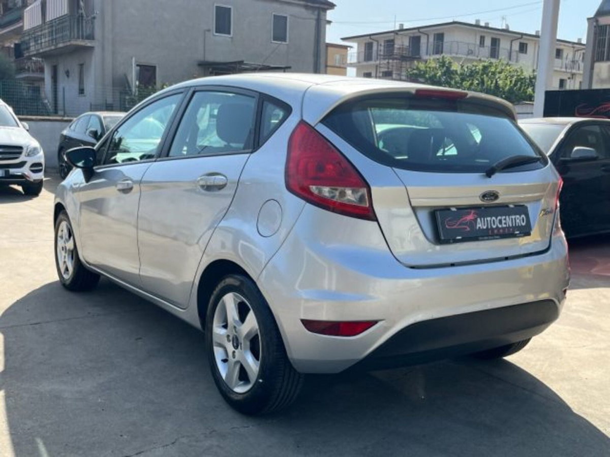 Ford Fiesta 1.2 82CV 5 porte (4)