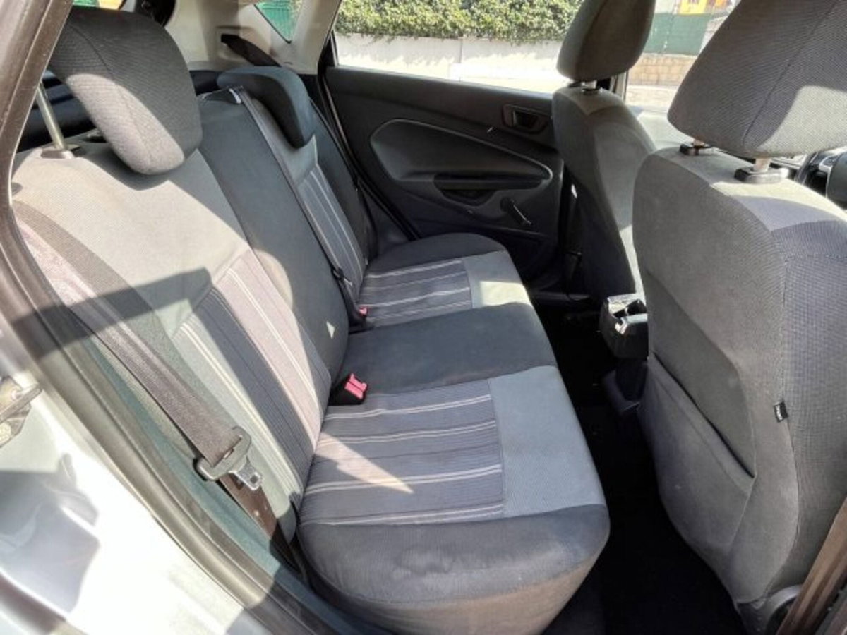 Ford Fiesta 1.2 82CV 5 porte (8)