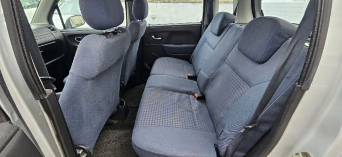 Opel Agila 1.2 16V Club (8)