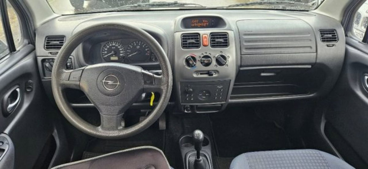 Opel Agila 1.2 16V Club (9)