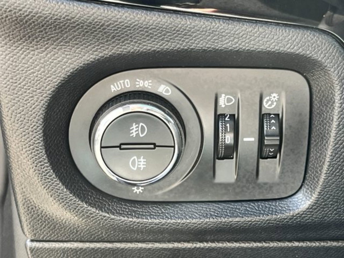Opel Corsa 1.2 Elegance (14)