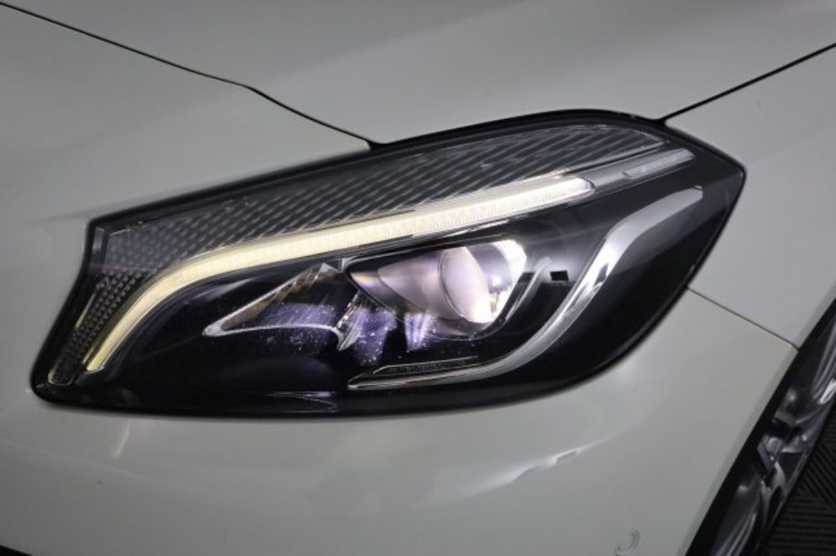 Mercedes-Benz Classe A 180 d Automatic Premium (9)