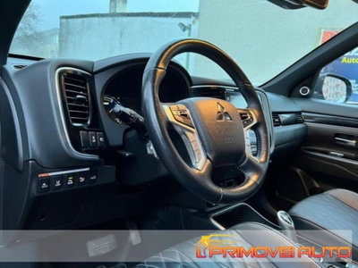 Mitsubishi Outlander 2.4 MIVEC 4WD PHEV Instyle SDA (2)