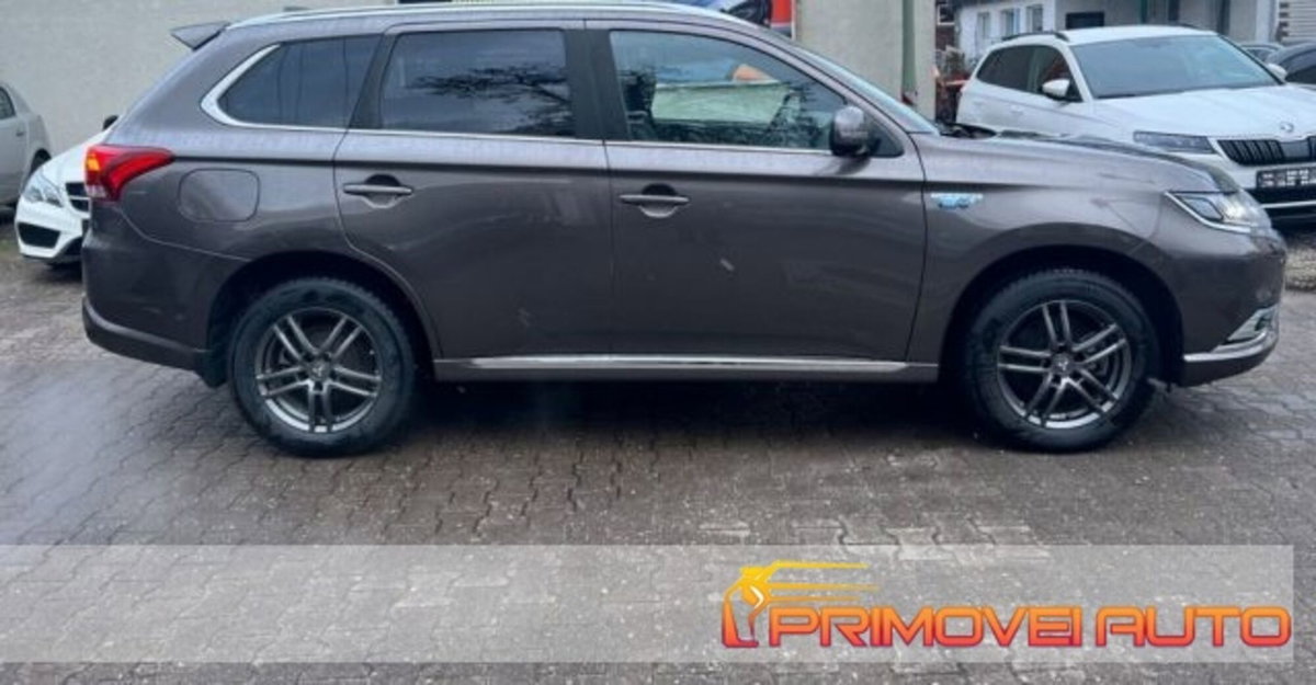 Mitsubishi Outlander 2.4 MIVEC 4WD PHEV Instyle SDA (7)