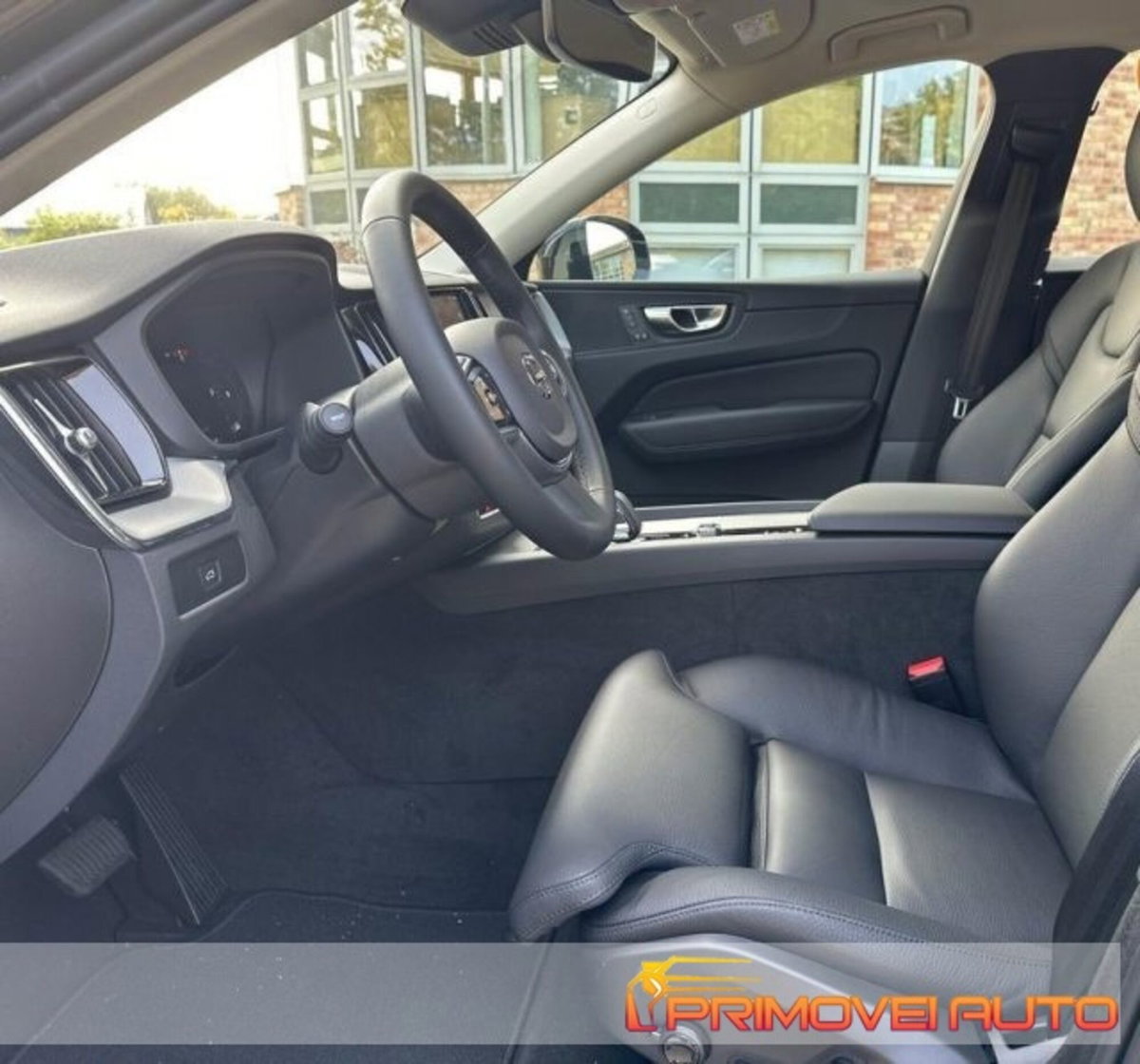 Volvo XC60 B4 automatico Plus Dark (3)
