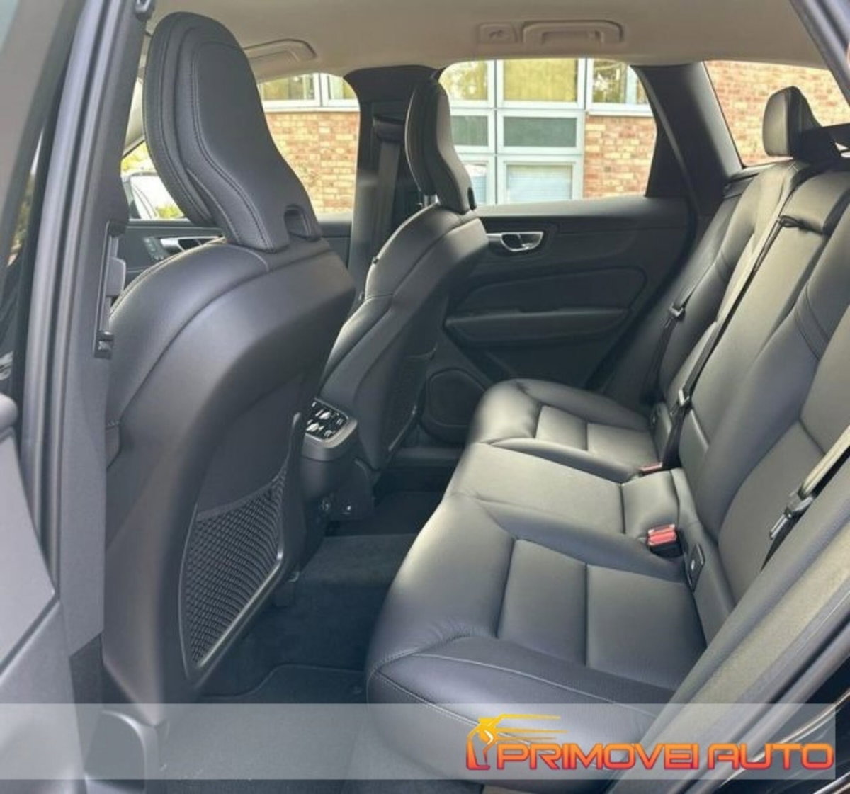 Volvo XC60 B4 automatico Plus Dark (4)