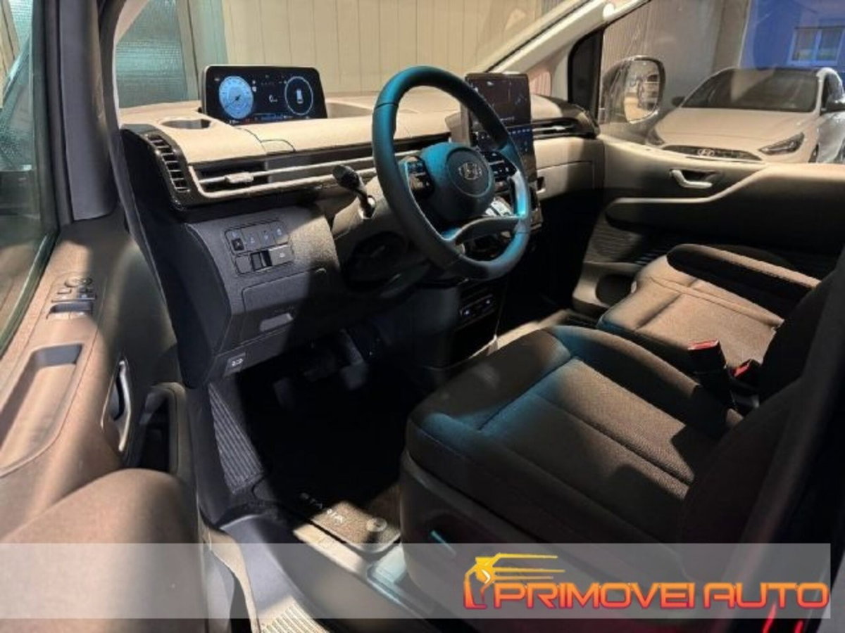 Hyundai Staria 2.2 2wd auto (2)