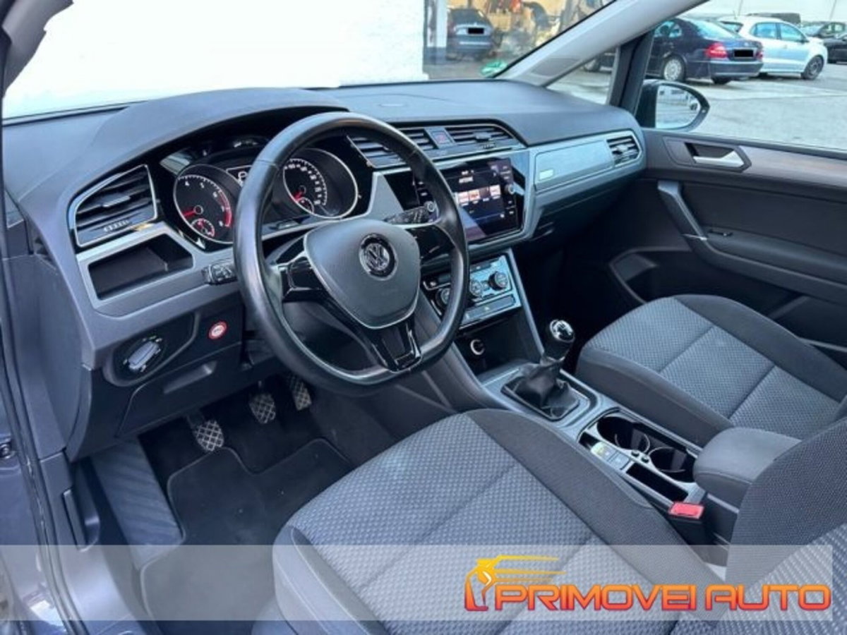 Volkswagen Touran 1.5 tsi Edition 150cv (2)