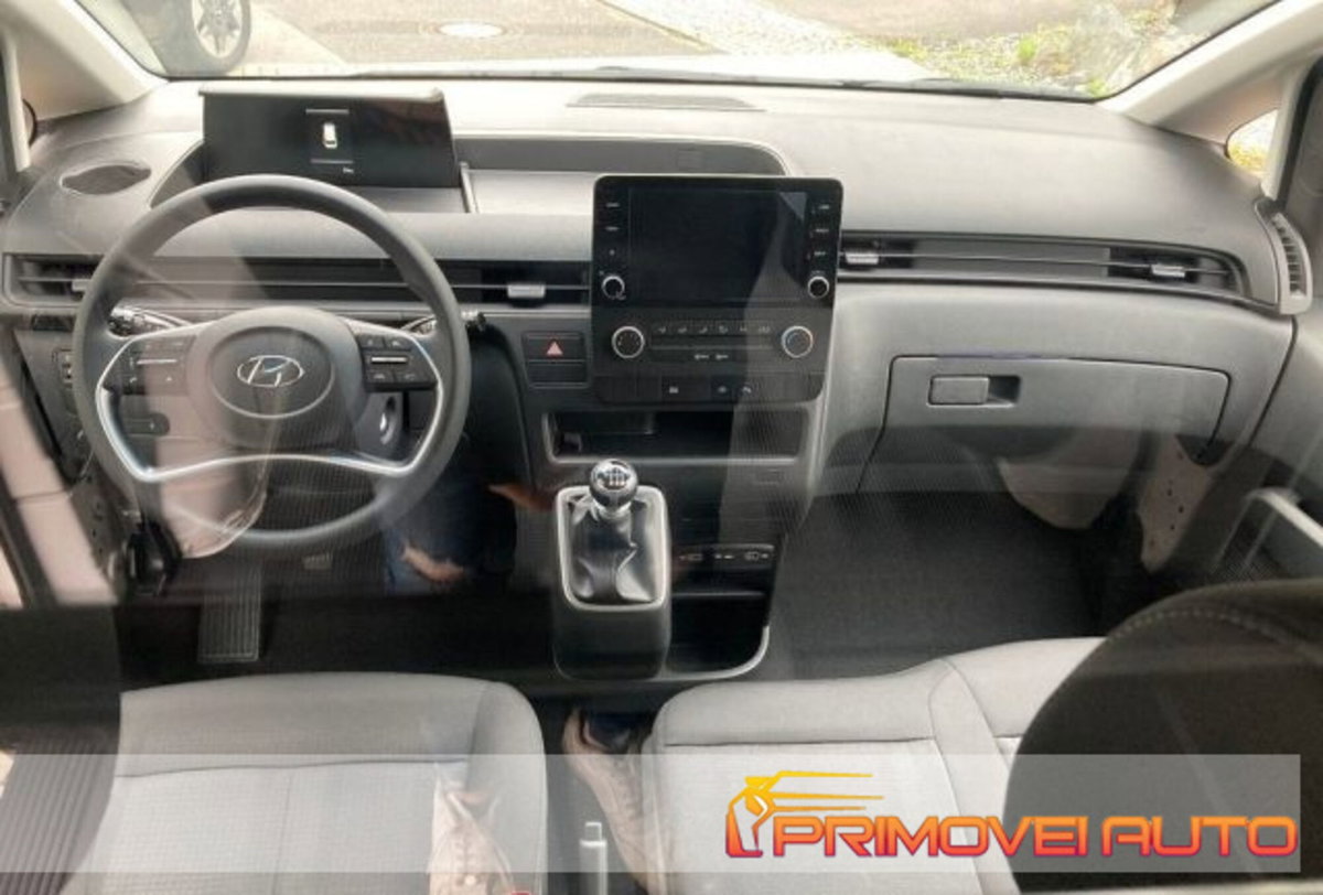 Hyundai Staria 2.2 awd auto