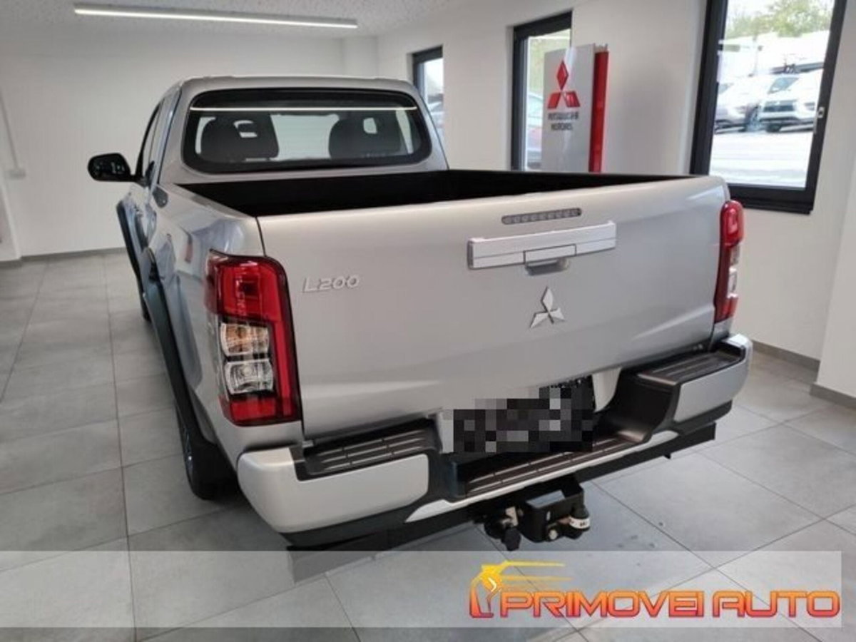 Mitsubishi L200 2.3 D Club Cab 4x4 Easy Select Invite Connect (6)