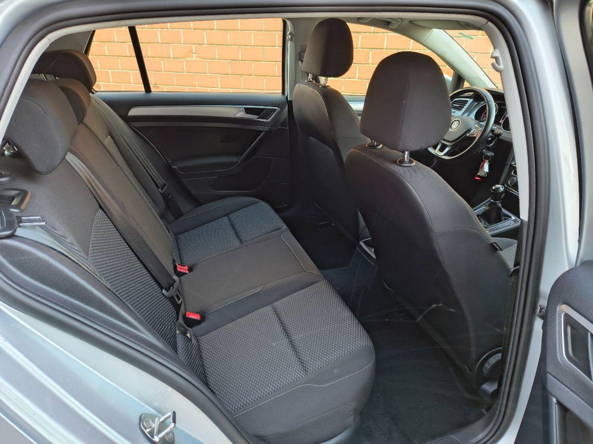 Volkswagen Golf 1.0 TSI 115 CV 5p. Trendline BlueMotion (12)